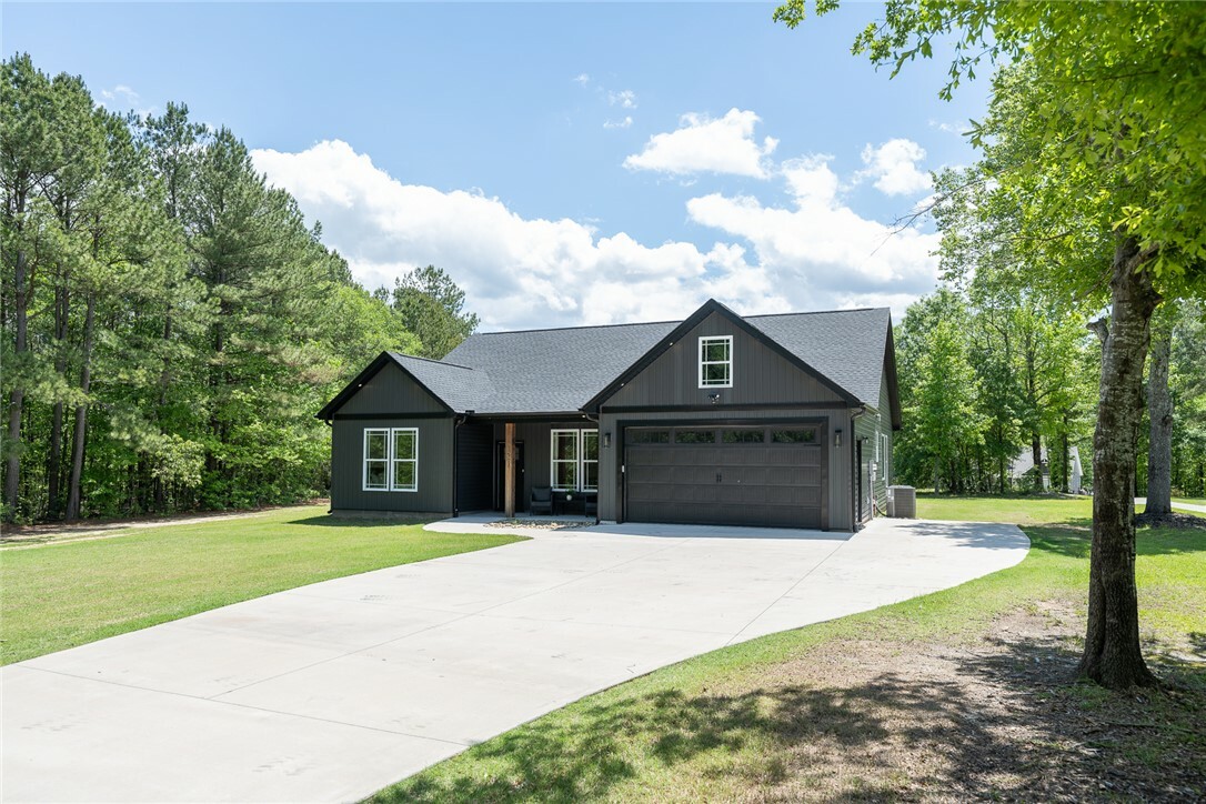 Property Photo: 713 Bradley Dill Road SC 29322