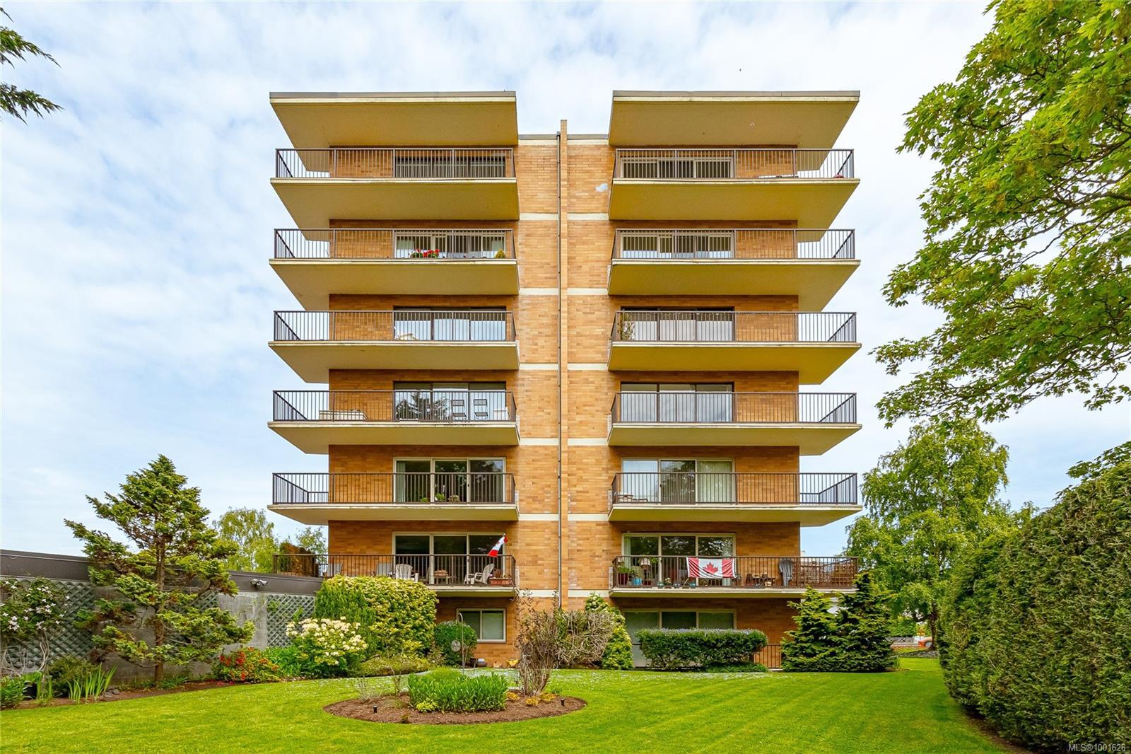 Property Photo: 36 South Turner St 601 BC V8V 2J6