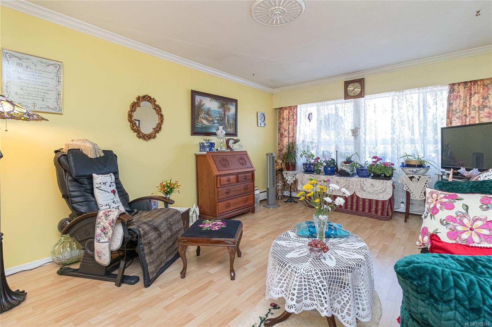 Property Photo: 964 Heywood Ave 118 BC V8V 2Y5
