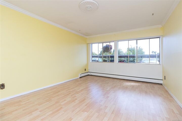 Property Photo: 964 Heywood Ave 118 BC V8V 2Y5
