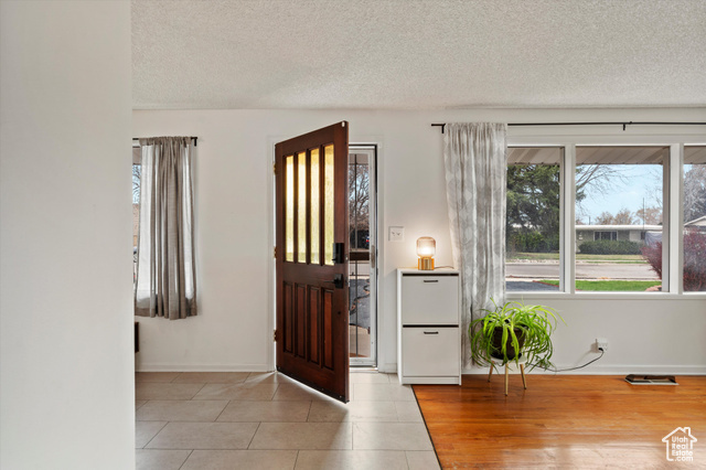 Property Photo: 318 W La Salle Dr UT 84047