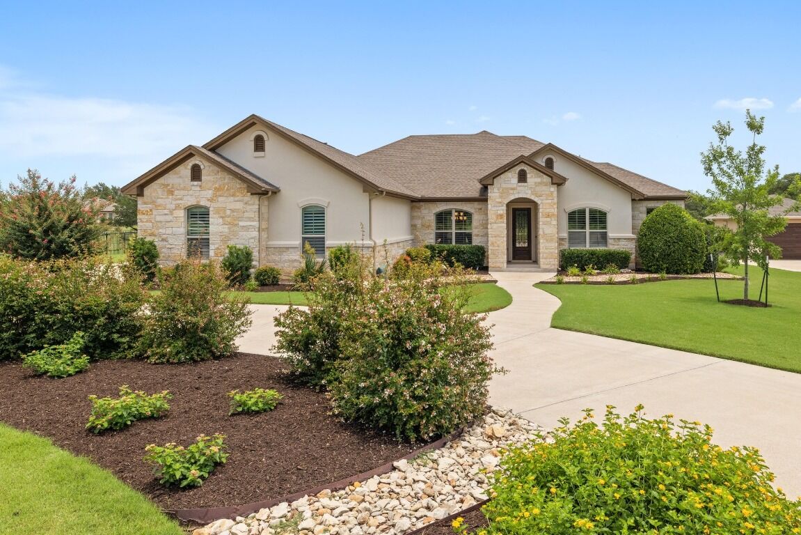 Property Photo: 108 Marbella Way TX 78633