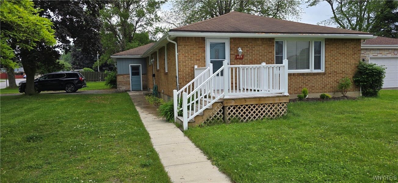 Property Photo:  435 Fisher Road  NY 14224