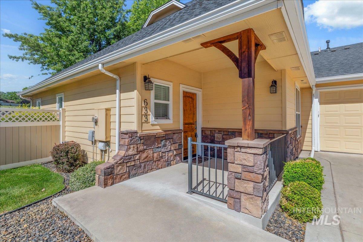 Property Photo: 633 S Archstone Way ID 83709-5234