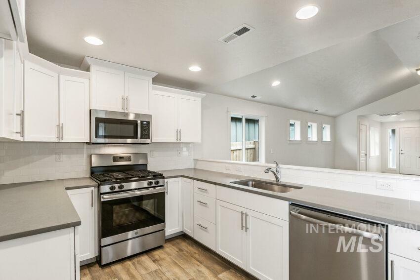 Property Photo: 1116 N Peakhurt Ave ID 83634