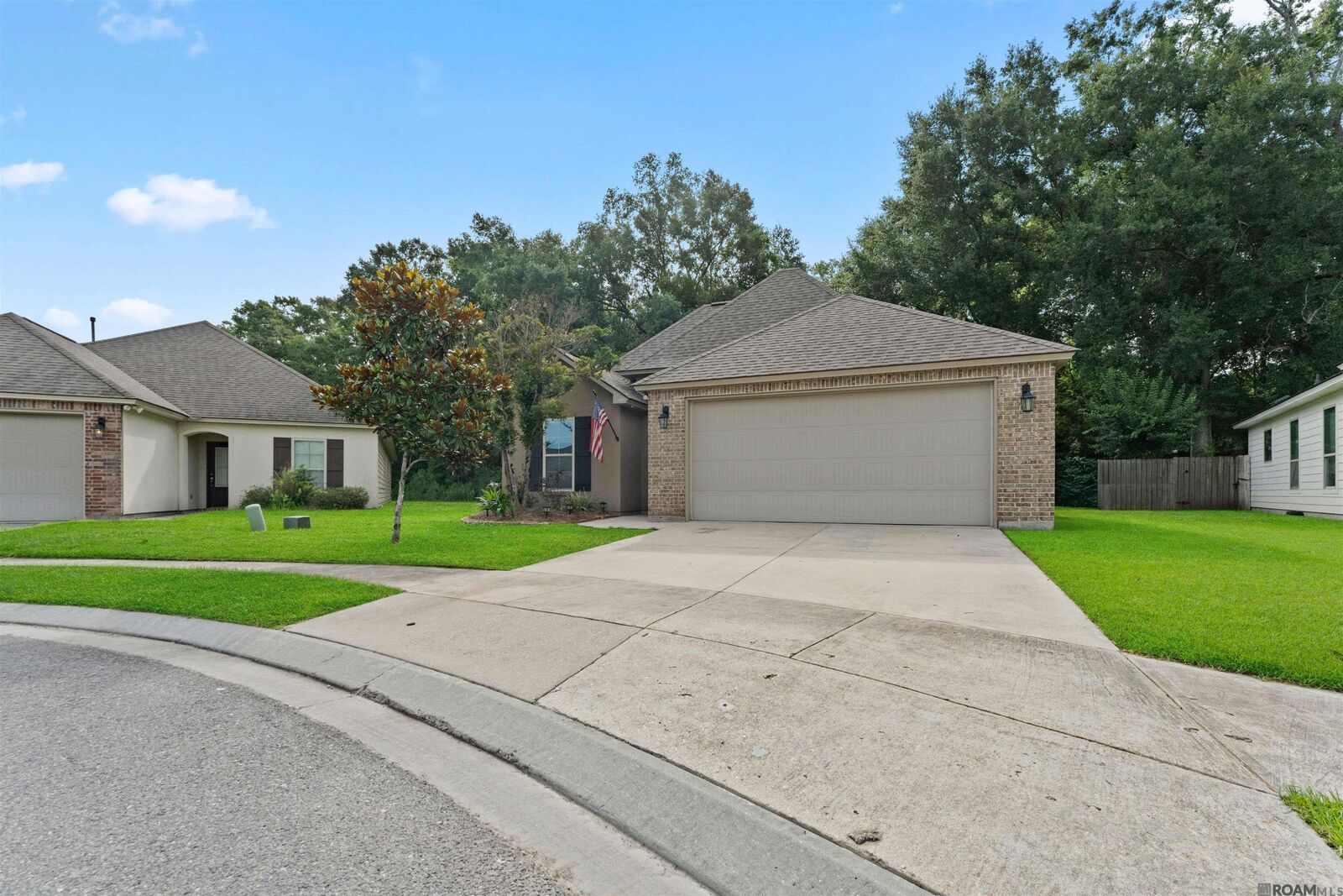 Property Photo: 1405 Alouette Dr LA 70820