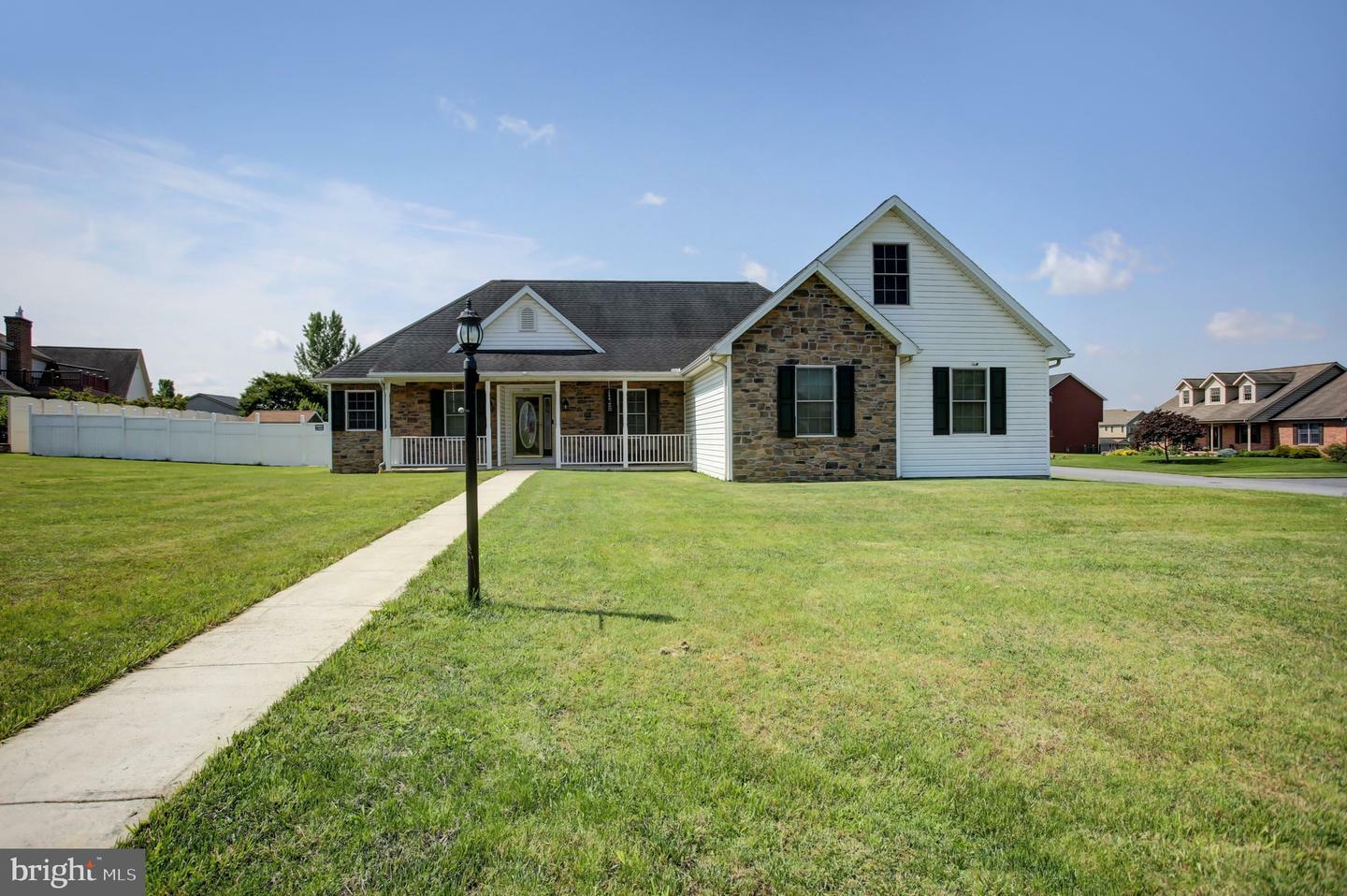 Property Photo: 326 Leedy Way East E PA 17202