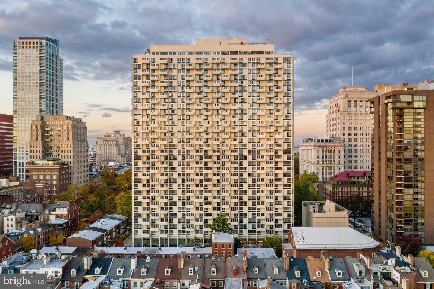 604 S Washington Square 36 2206-2208  Philadelphia PA 19106 photo