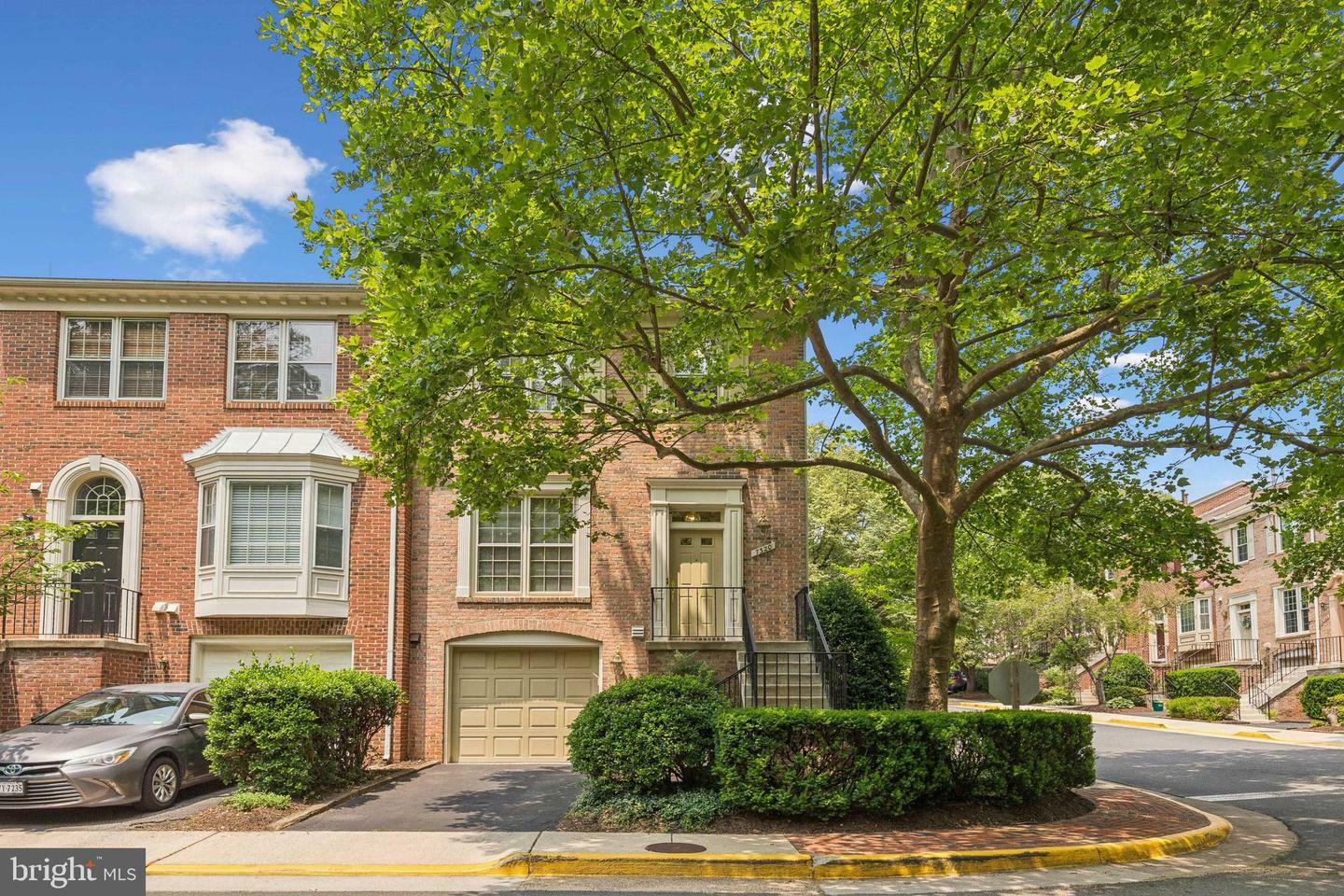 Property Photo: 7320 Westmore Drive VA 22150