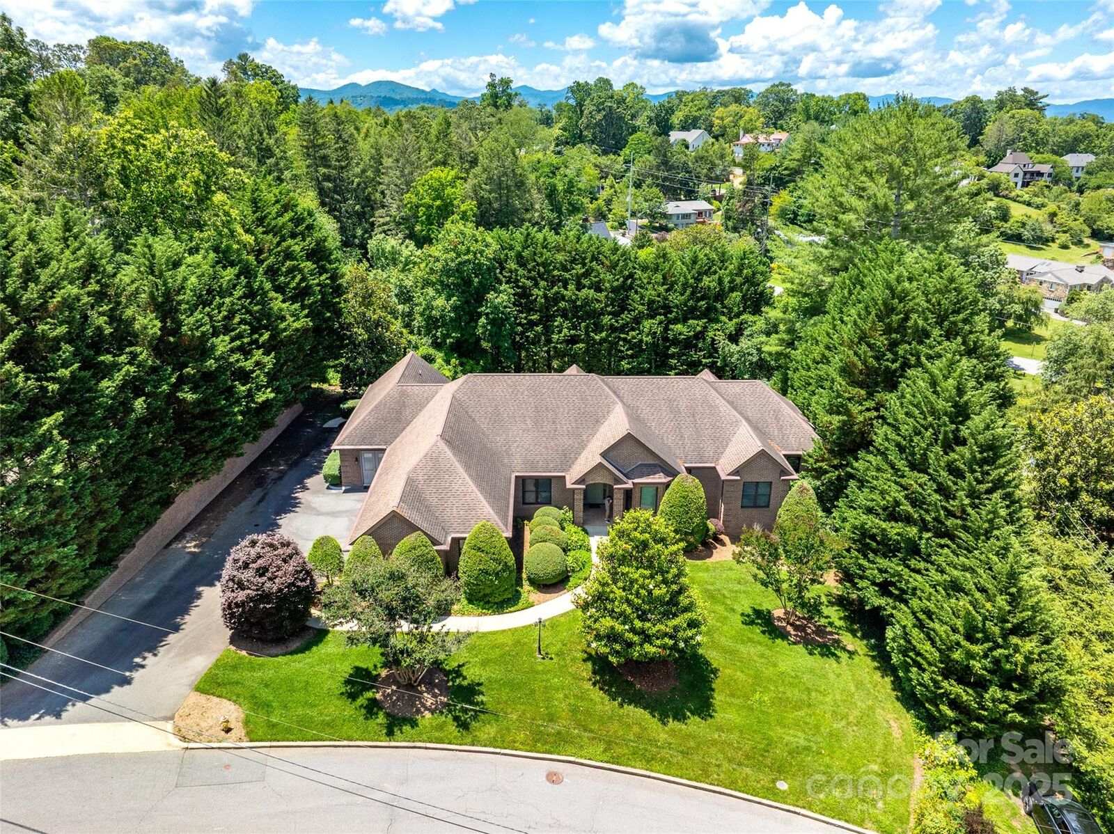 Property Photo: 5 Reynolds Place NC 28804