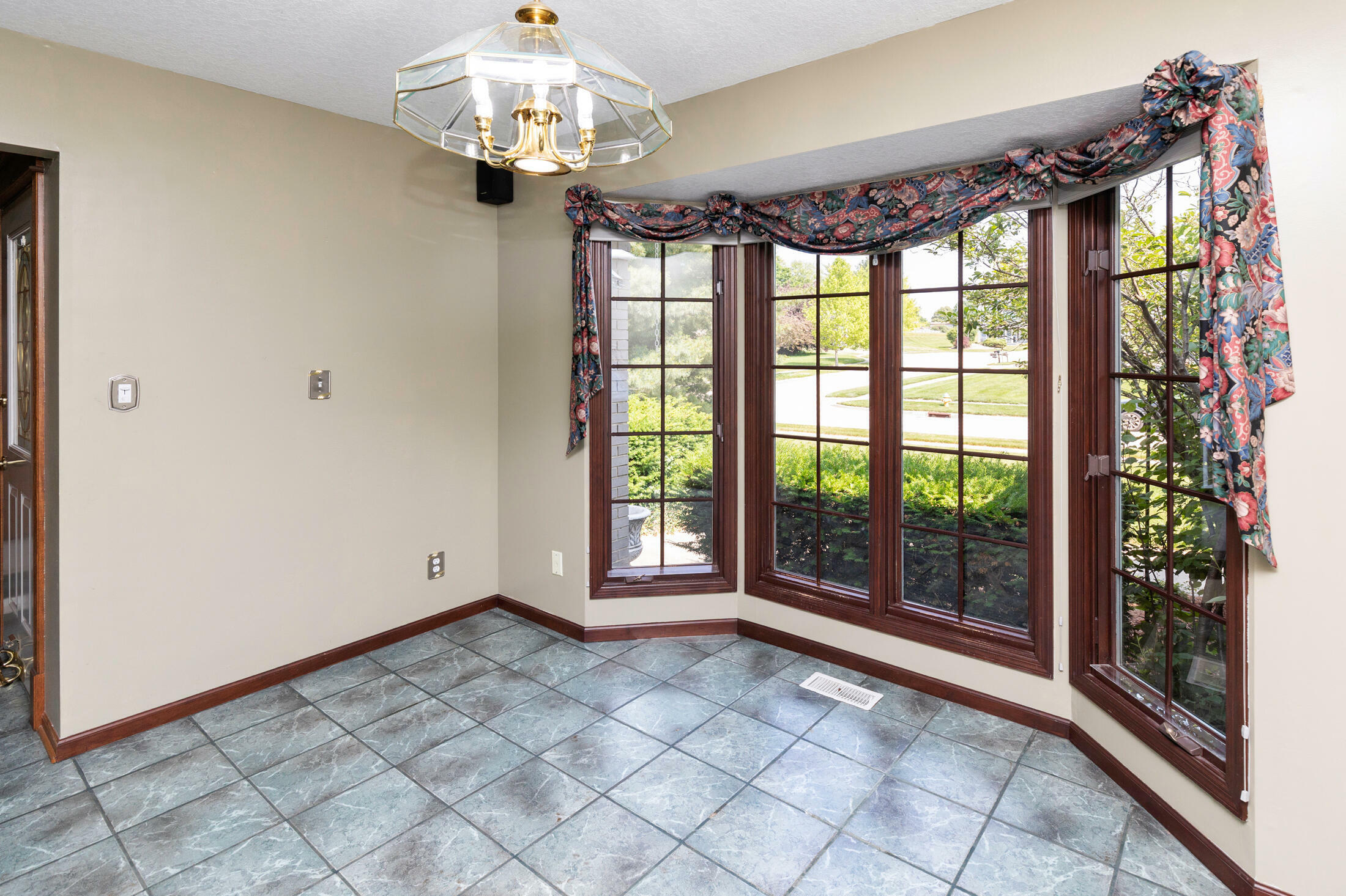 Property Photo: 2617 E Leach Avenue IA 50320