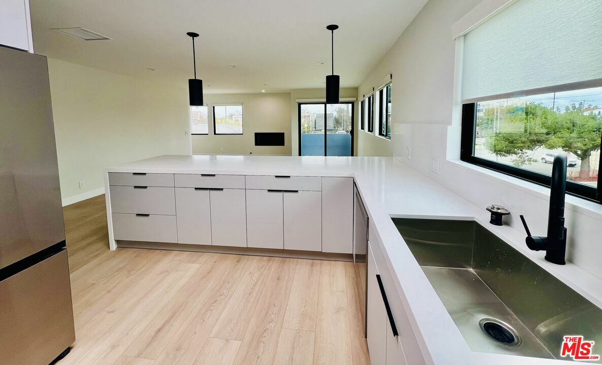 Property Photo: 205 N Venice Blvd CA 90291