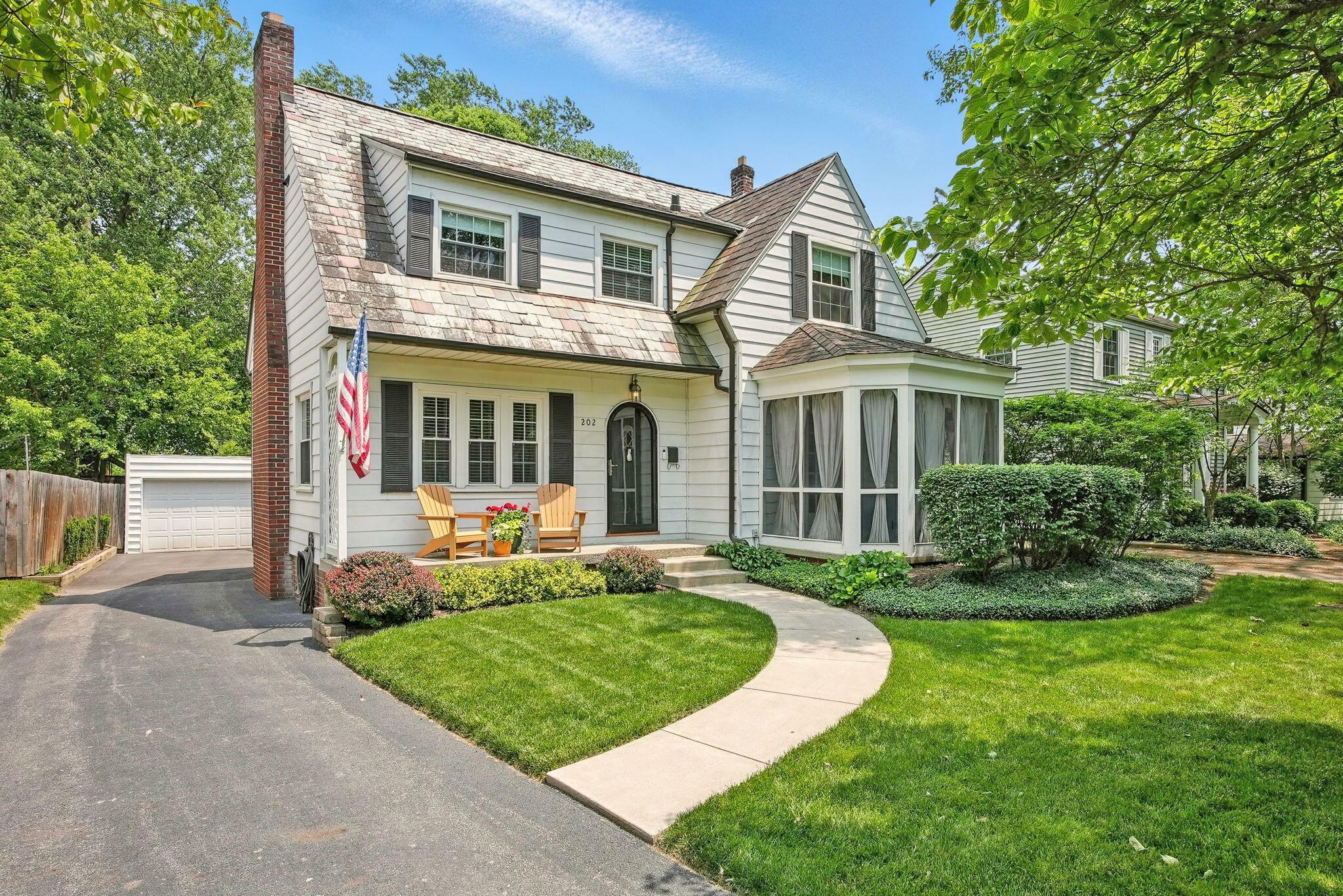 Property Photo:  202 N Stanwood Road  OH 43209 