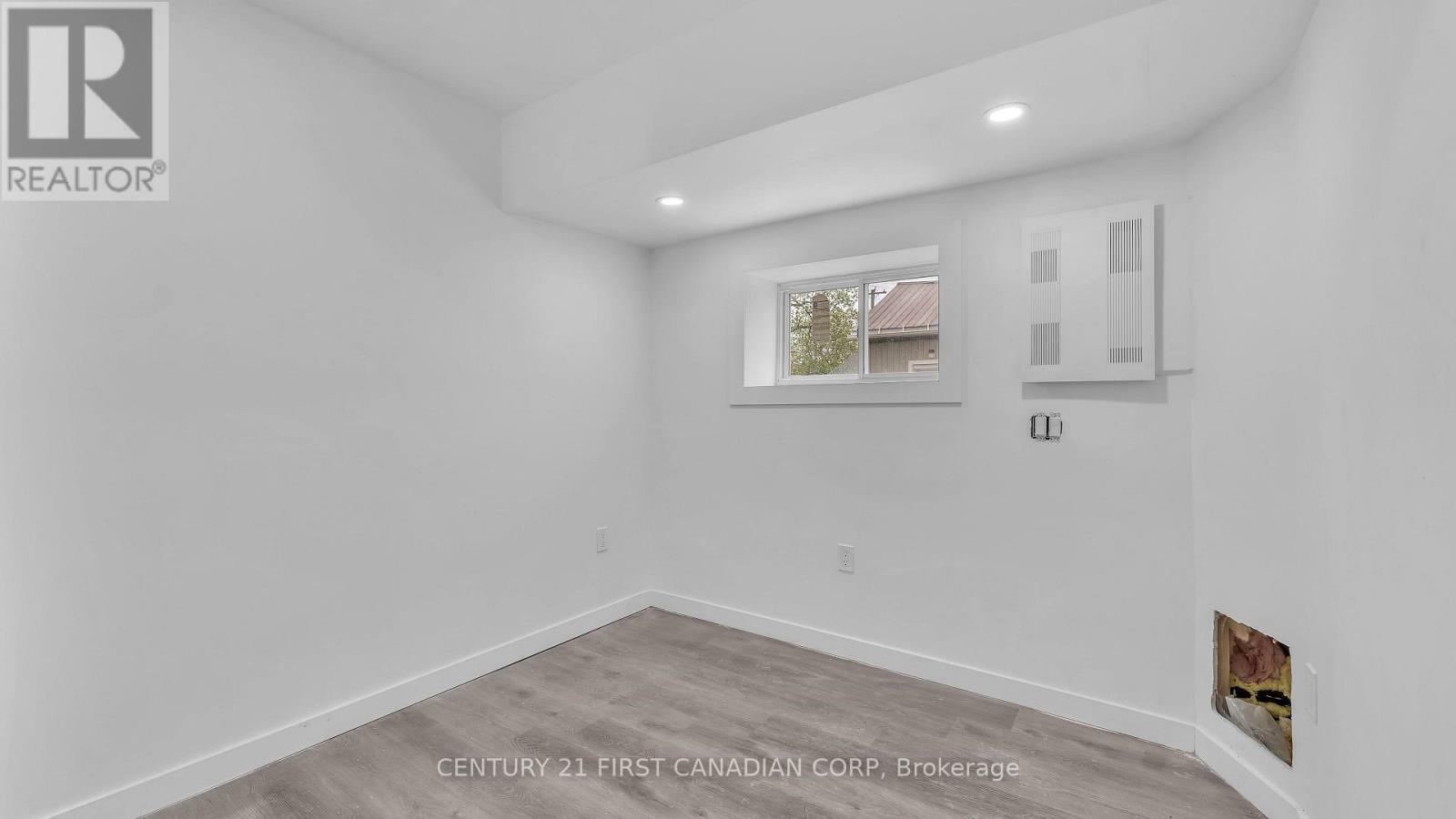 Property Photo: 413 Main Street South 2 ON N0M 1S2