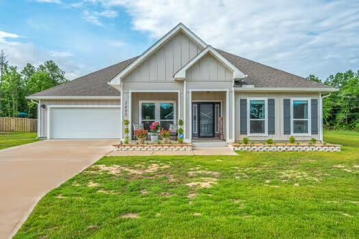 Property Photo: 2405 Dakota Way FL 32536