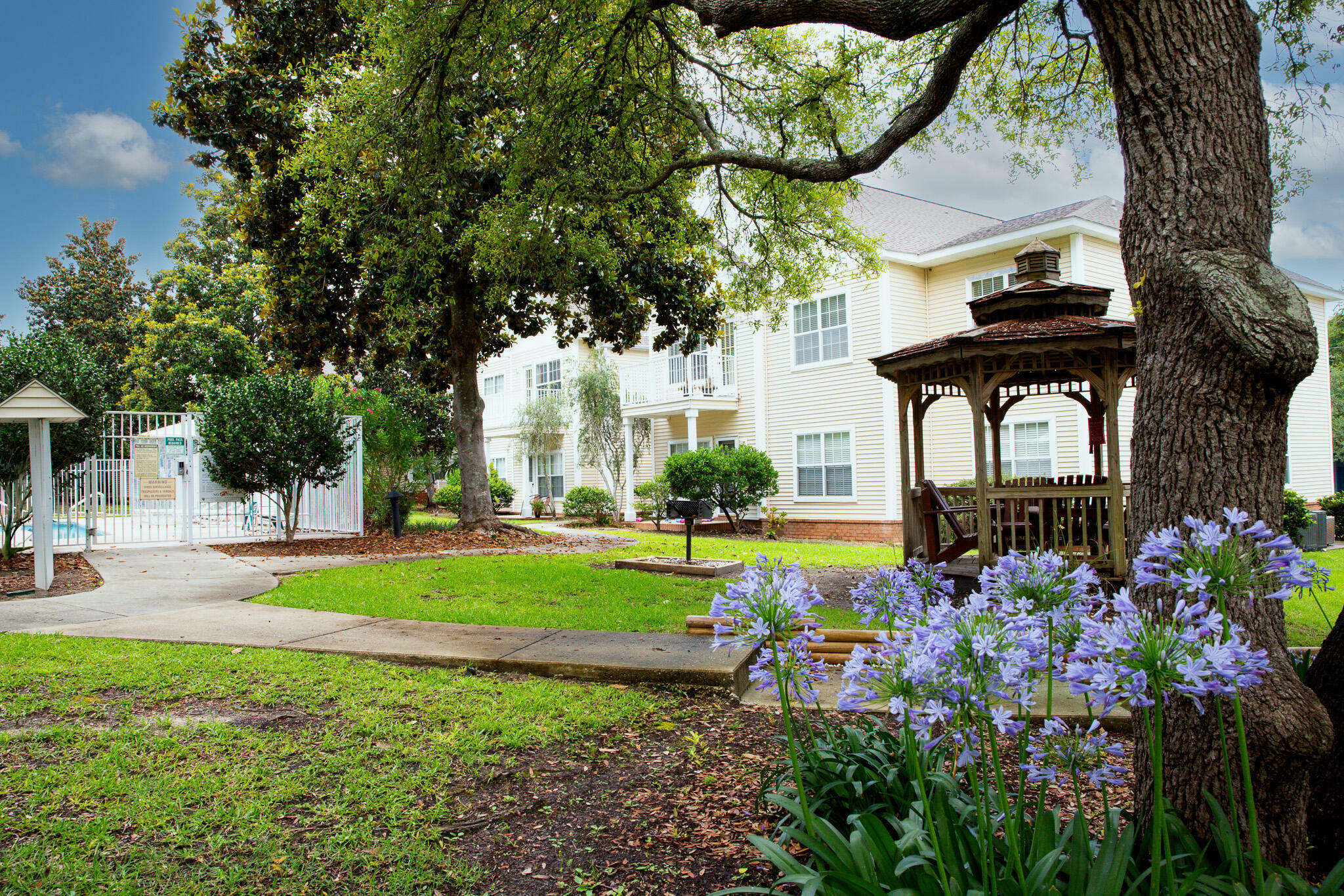 Property Photo: 1501 N Partin Drive 244 FL 32578