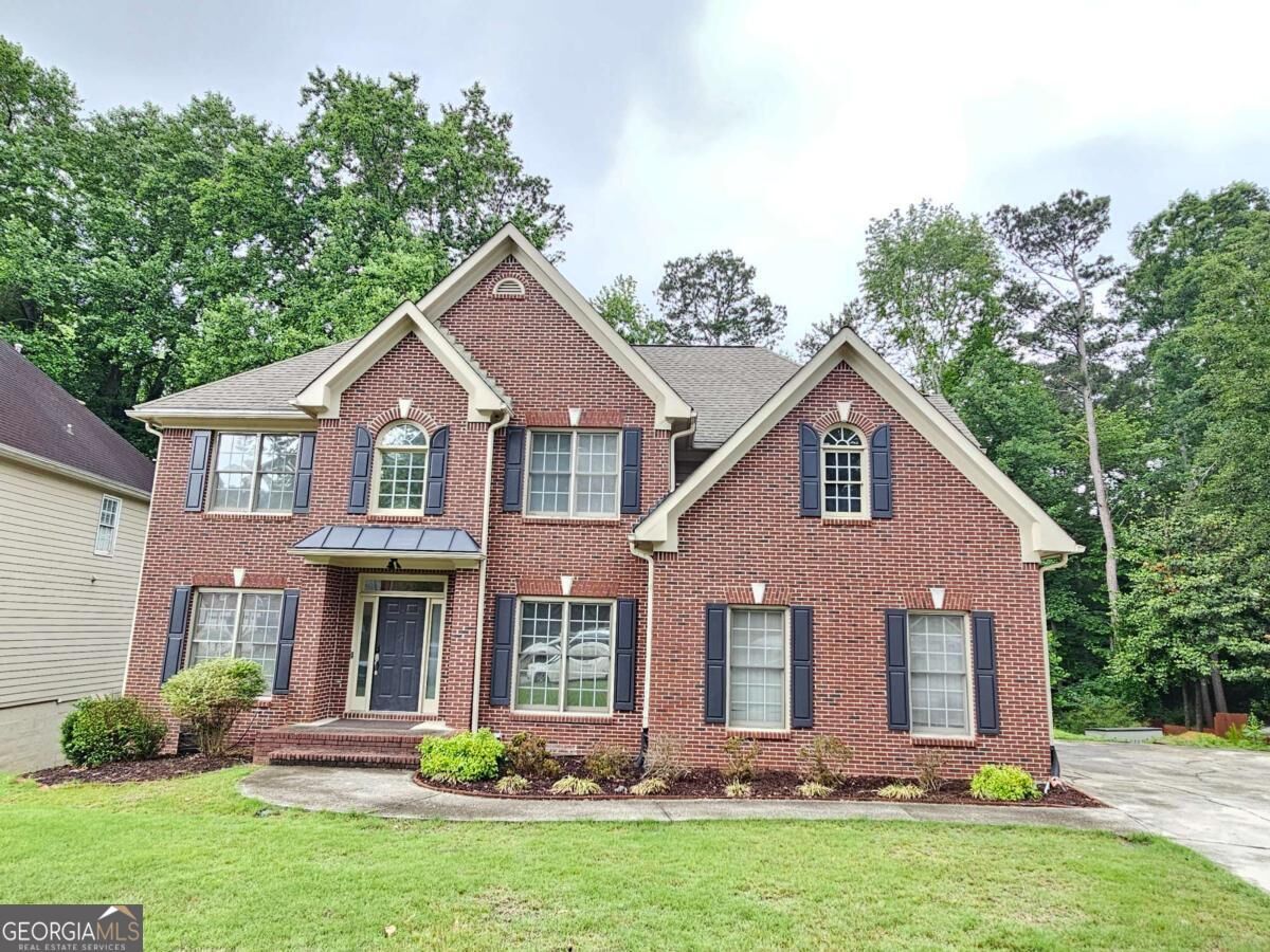 Property Photo:  1988 Greensferry Glen  GA 30043 