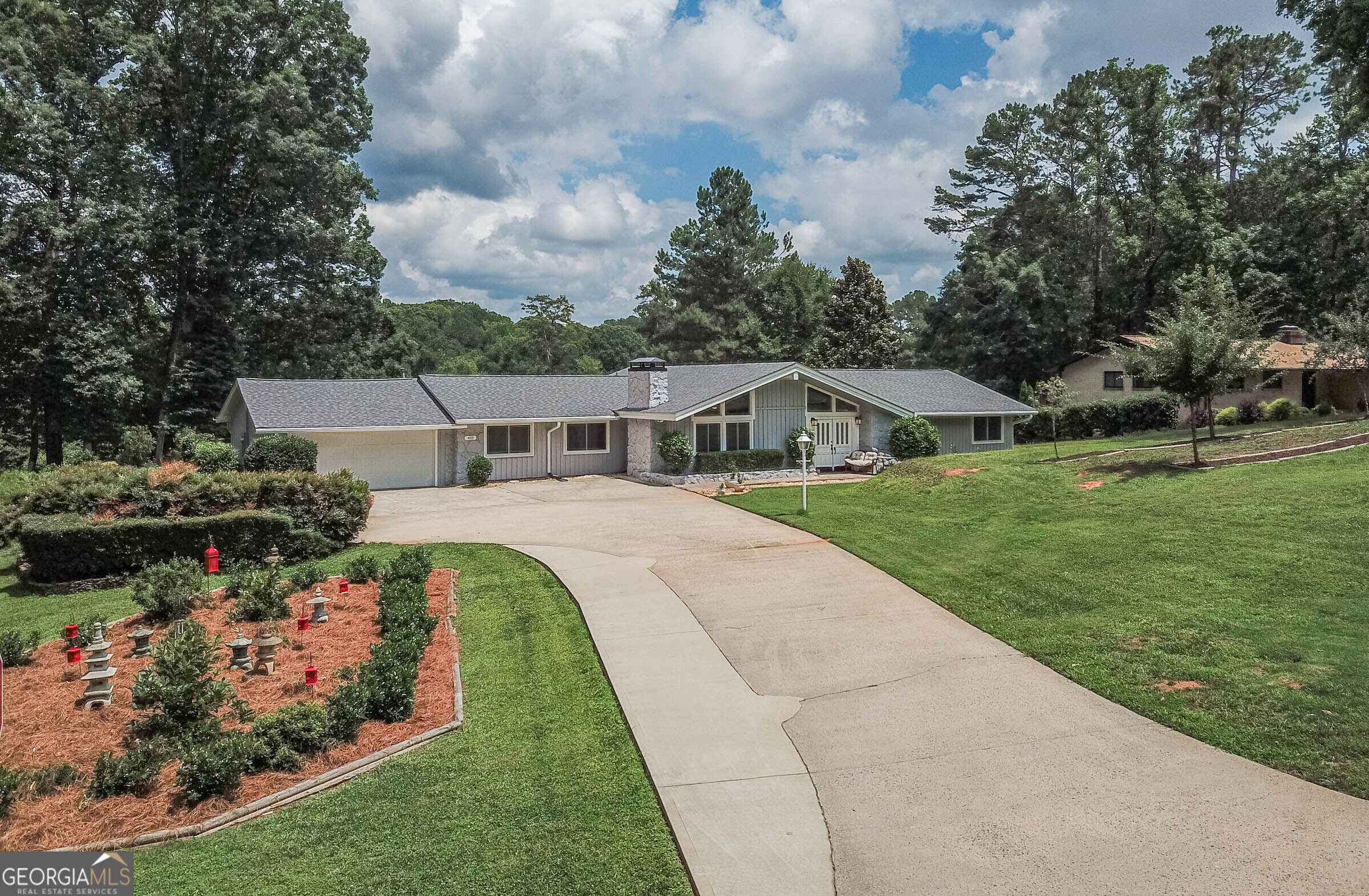 Property Photo: 410 Golf View Drive GA 30269