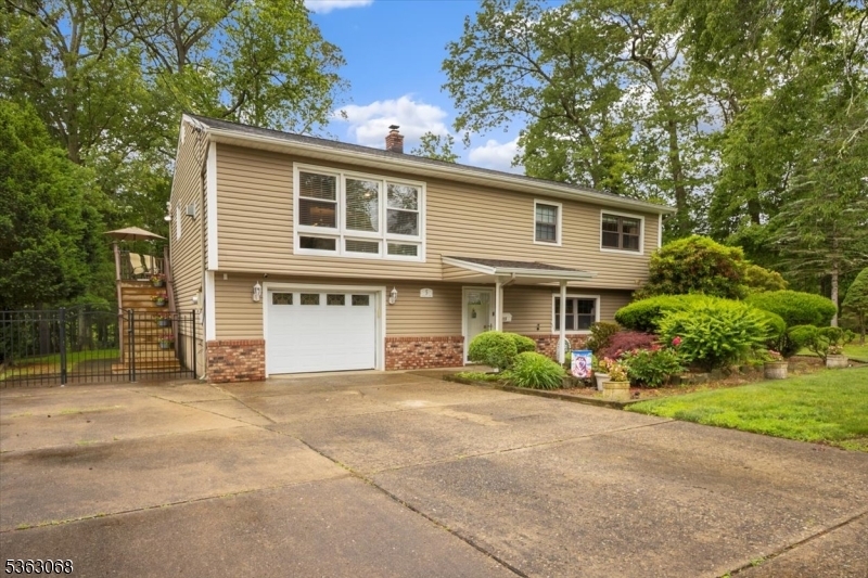 Property Photo: 5 Edgewood Ct NJ 07456