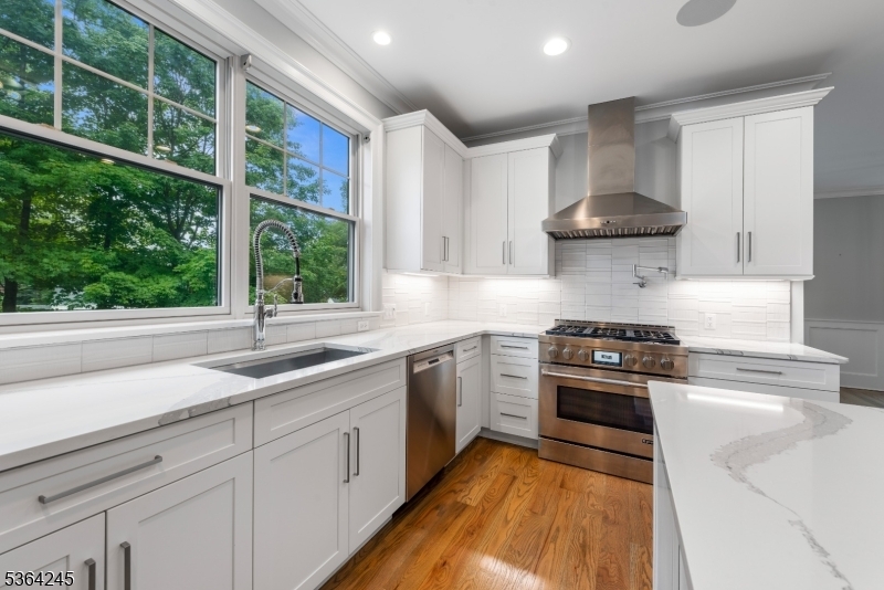 Property Photo:  4 Hanover Rd 1  NJ 07932 