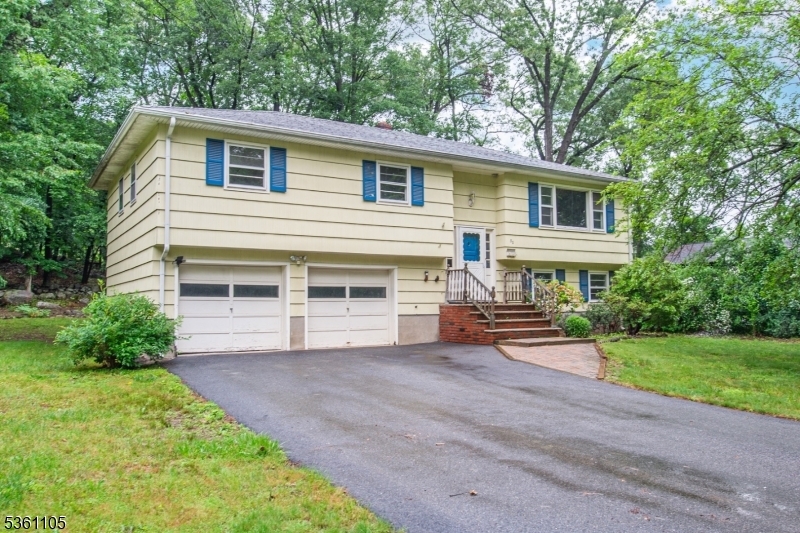Property Photo: 30 Woodland Ct NJ 07405