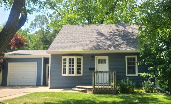 Property Photo: 707 E 27th Street S IA 50208