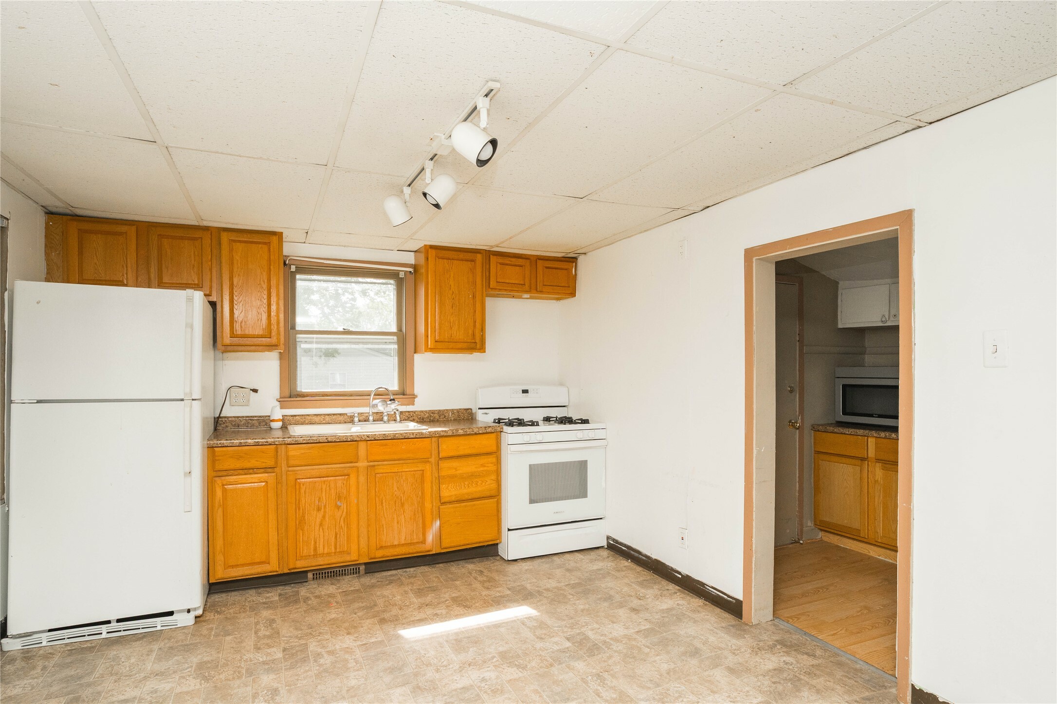 Property Photo: 2420 Maple Street IA 50317