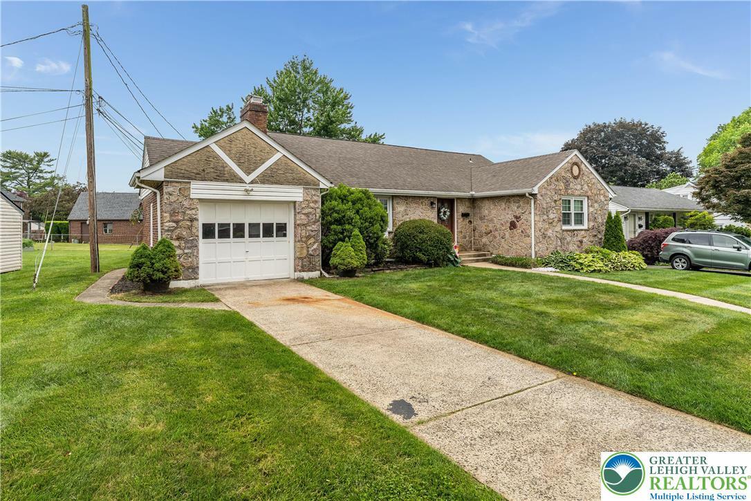 Property Photo: 1819 Snyder PA 18017