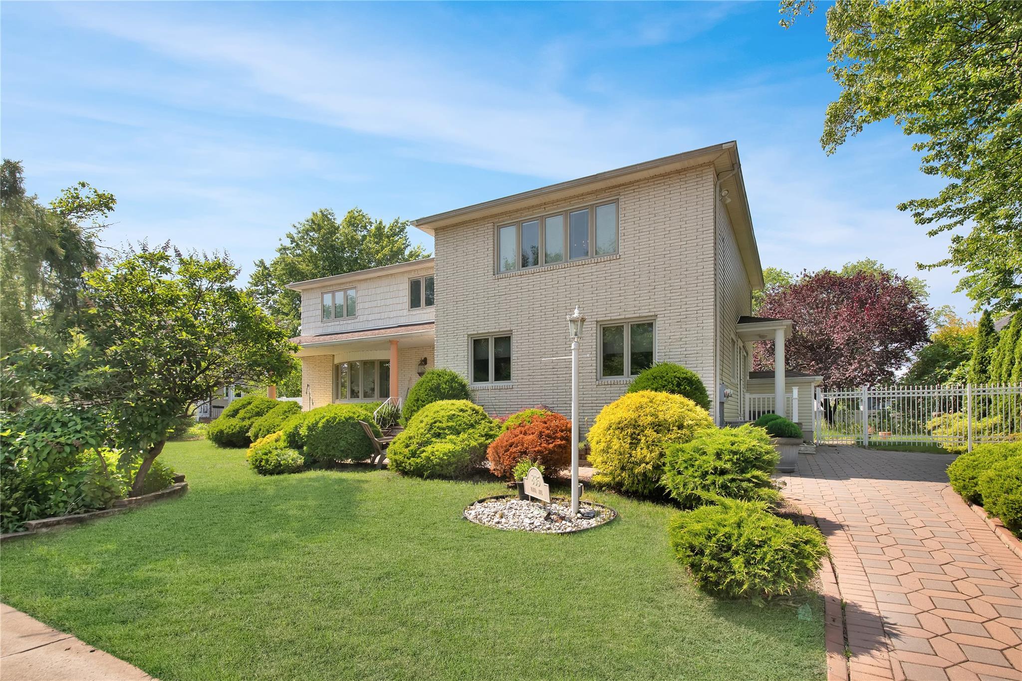 Property Photo: 835 Ionia Avenue NY 10309