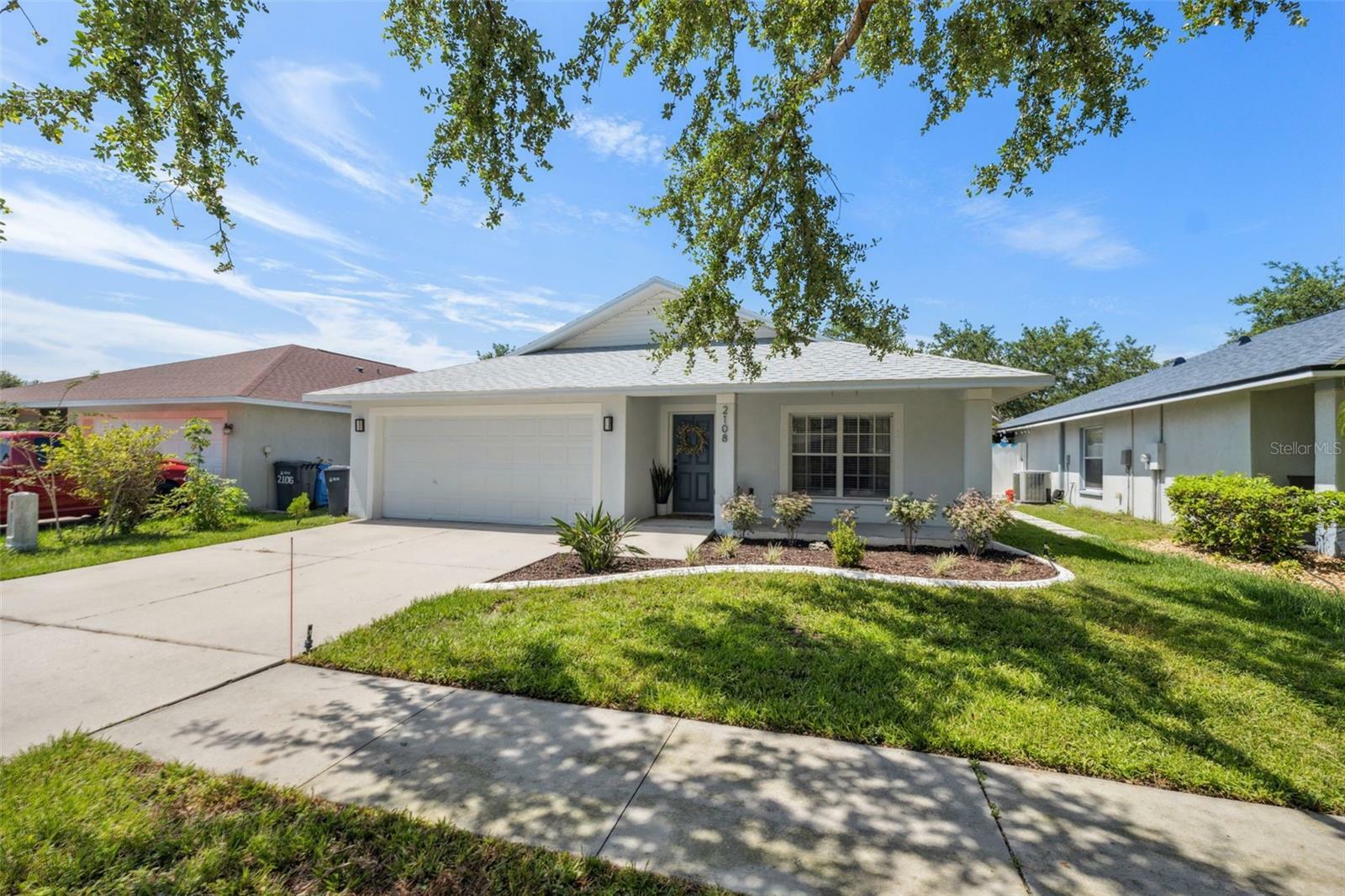 Property Photo: 2108 Delightful Drive FL 33570