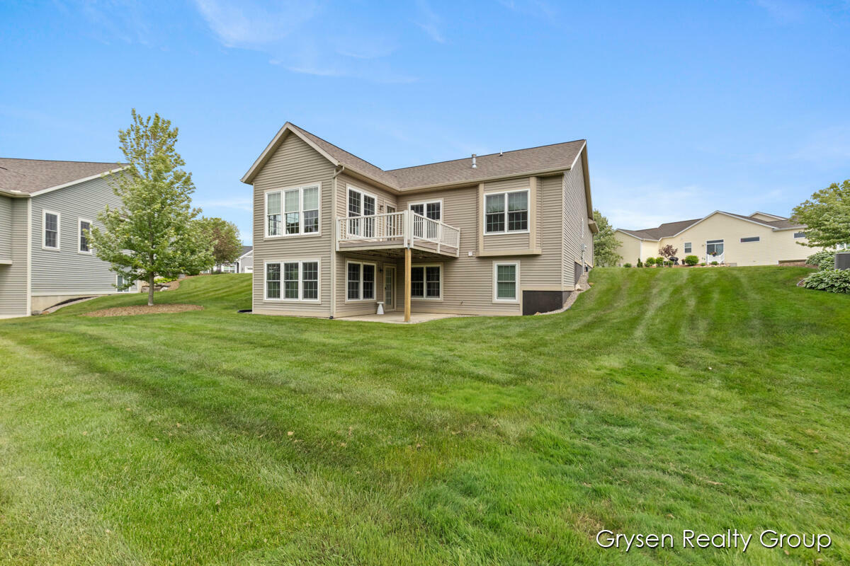 Property Photo: 971 Aberdeen Way MI 49426