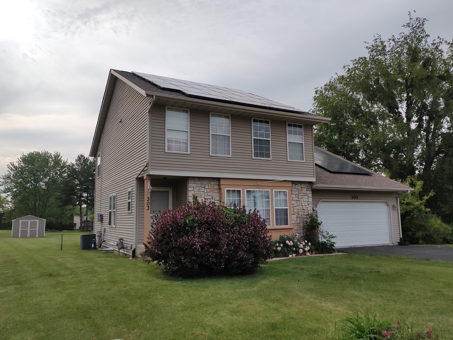 Property Photo: 303 Lamplighter Loop IL 61065