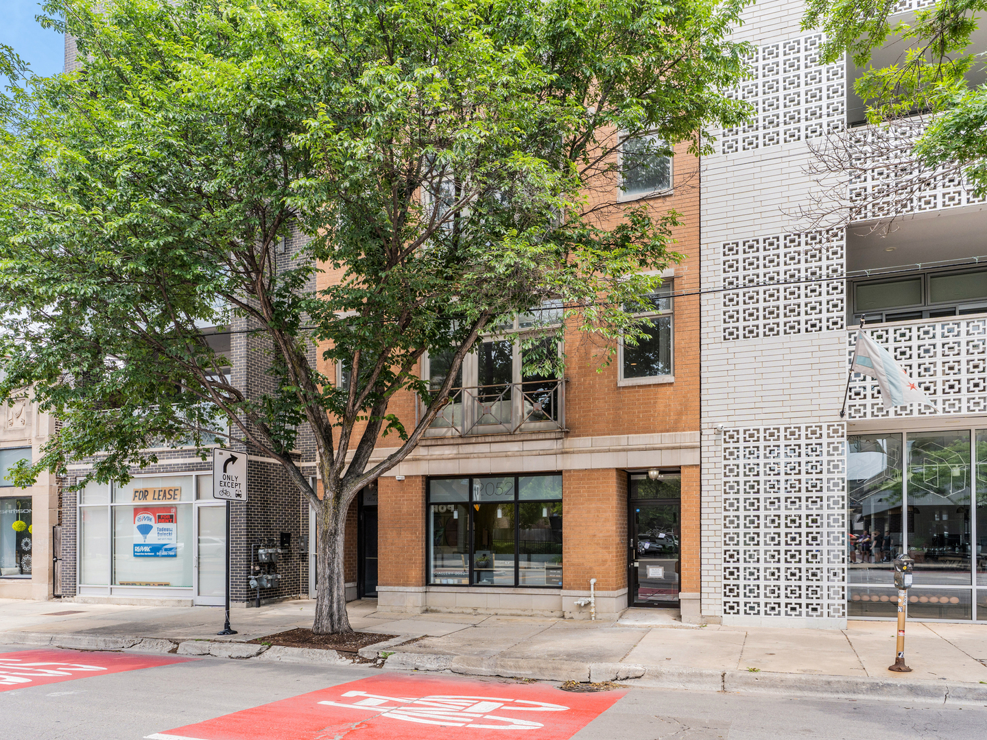 Property Photo:  2052 W Chicago Avenue 2  IL 60622 