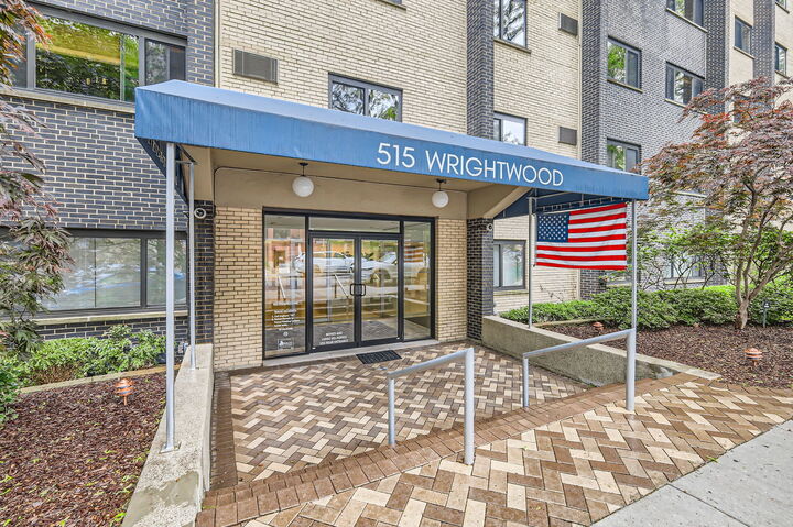 515 W Wrightwood Avenue 302  Chicago IL 60614 photo