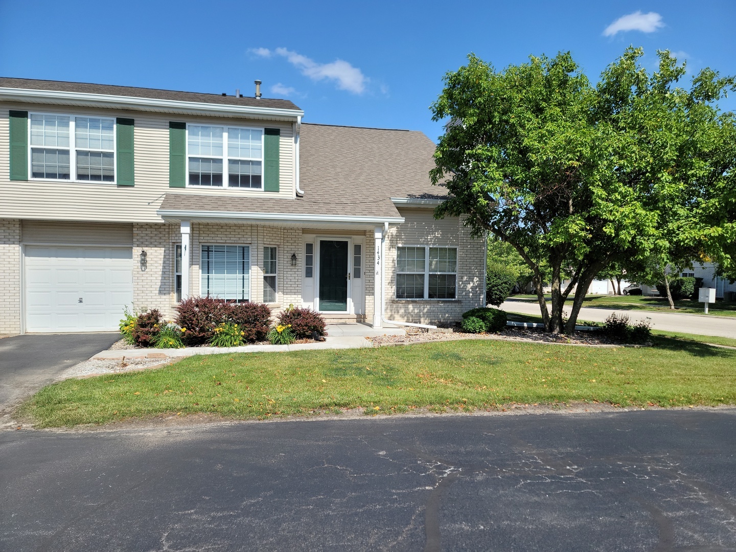 Property Photo: 1434 Root Street IL 60403