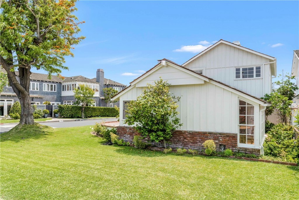 Property Photo: 2562 Vista Drive CA 92663