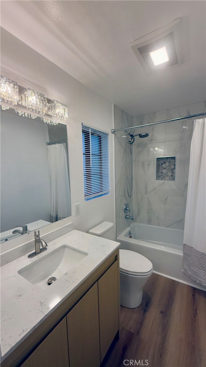 Property Photo: 18435 Keswick Street 10 CA 91335