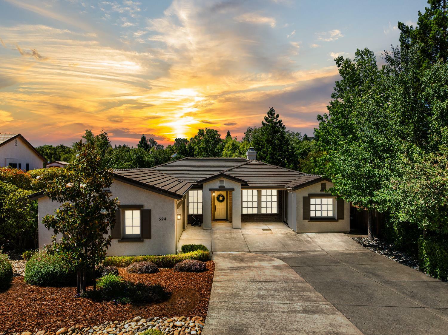 Property Photo: 324 Muirfield Court CA 95682