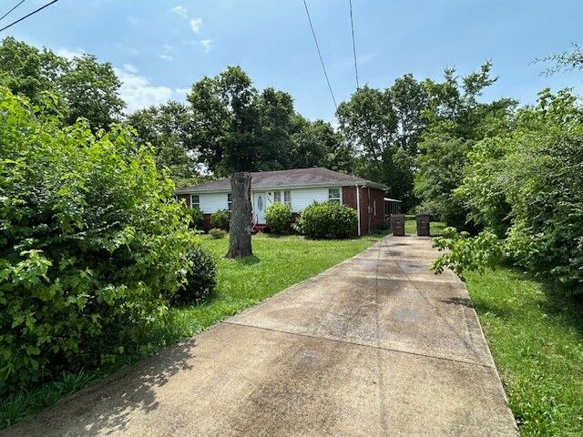 Property Photo:  3007 Hummingbird Dr  TN 37218 