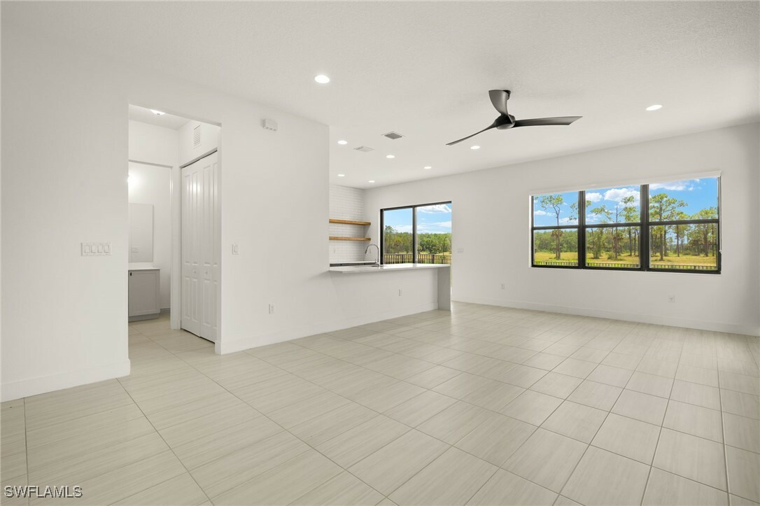 Property Photo: 5562 Agostino Way FL 34142