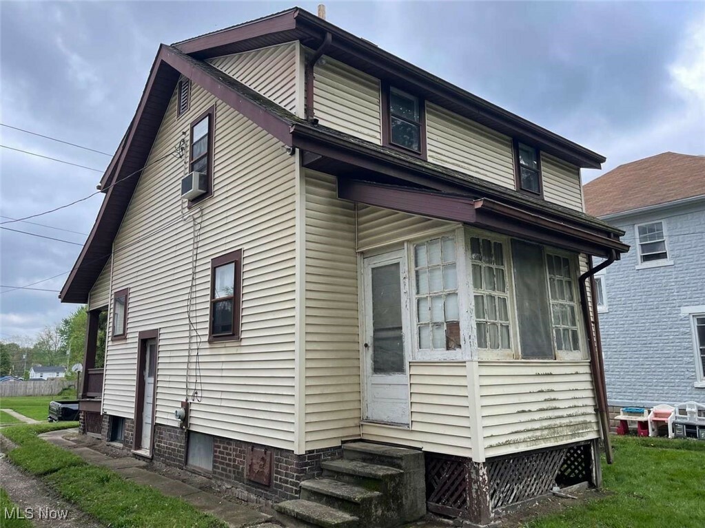 Property Photo: 1109 Ohio Street OH 43701