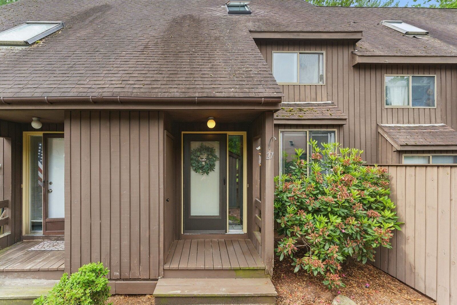 Property Photo: 27 Silverton Drive NH 03062