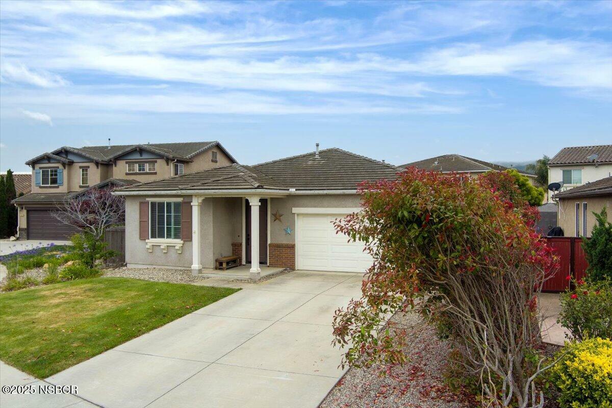 Property Photo: 2010 San Antonio Court CA 93436