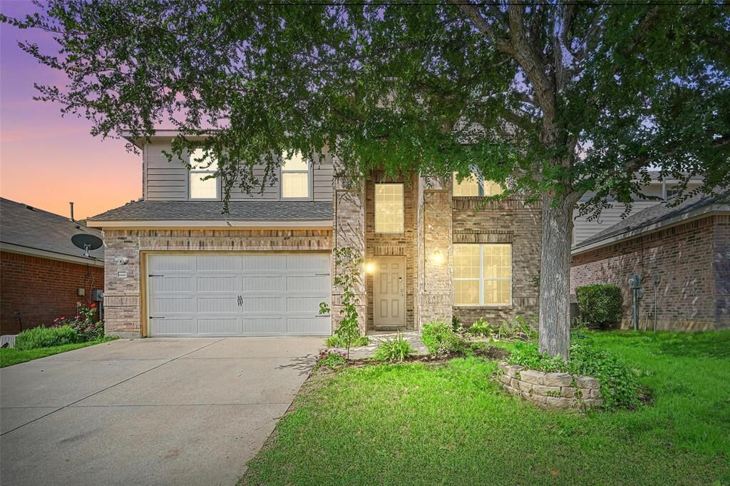 Property Photo: 9122 Lockhart Drive TX 76002