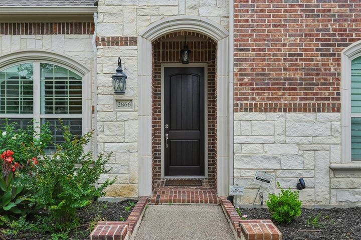 Property Photo: 2866 Milsons Point Drive TX 76262