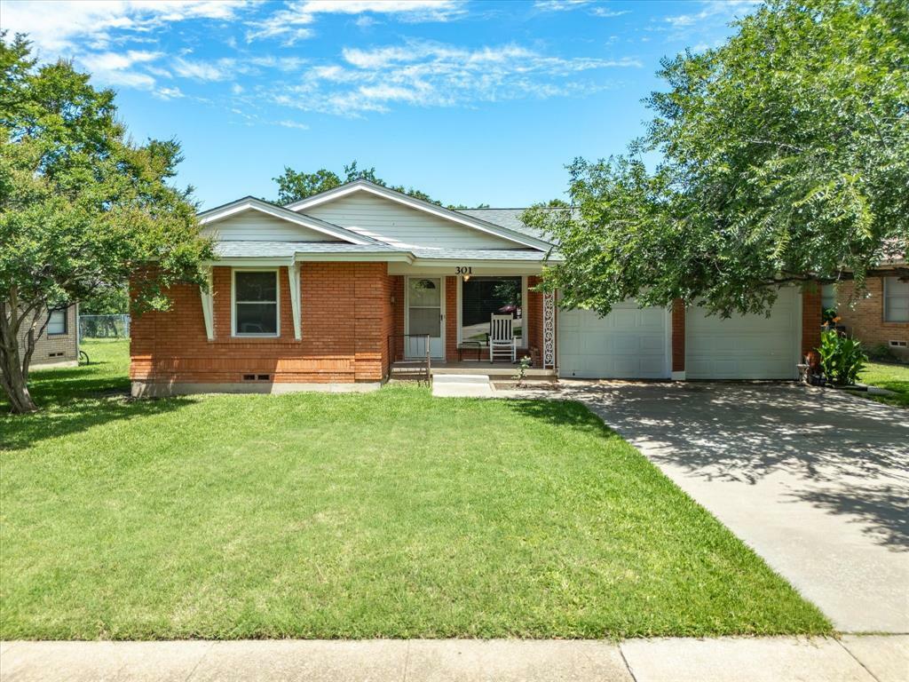 Property Photo: 301 Redbud TX 75125