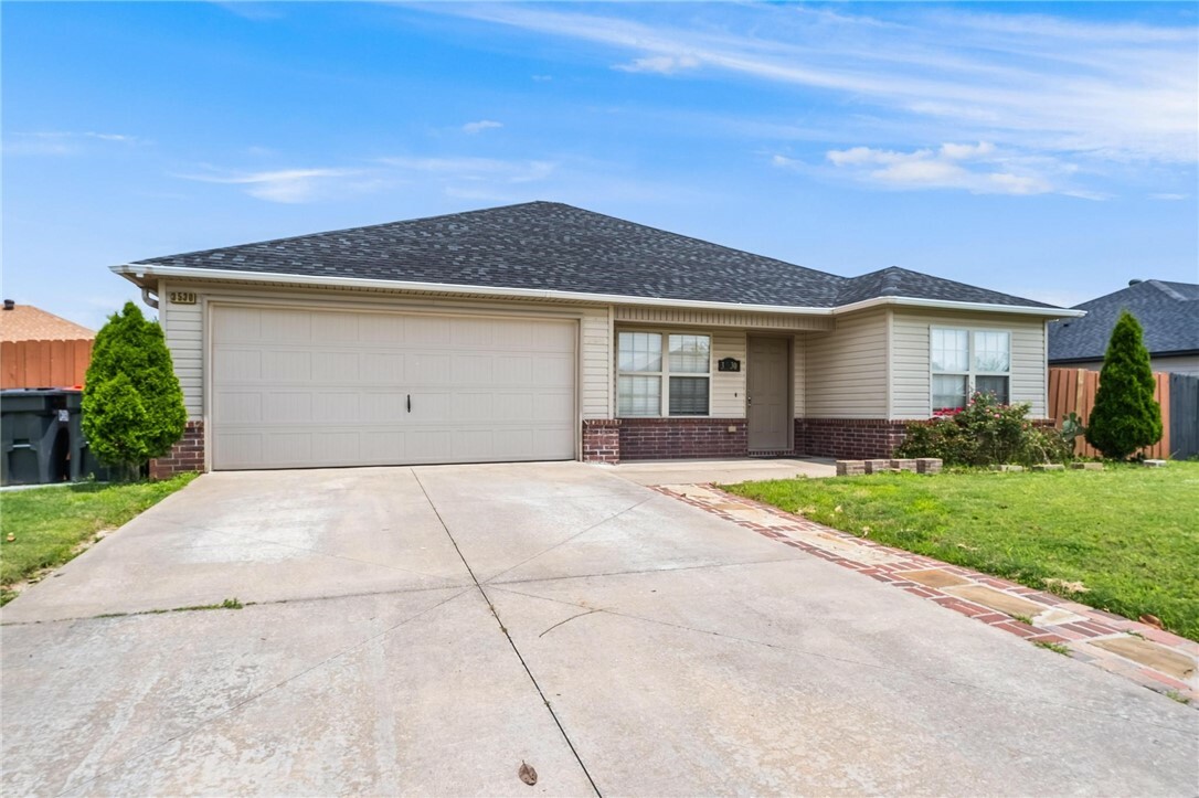 Property Photo: 3530 Reynolds Avenue AR 72764