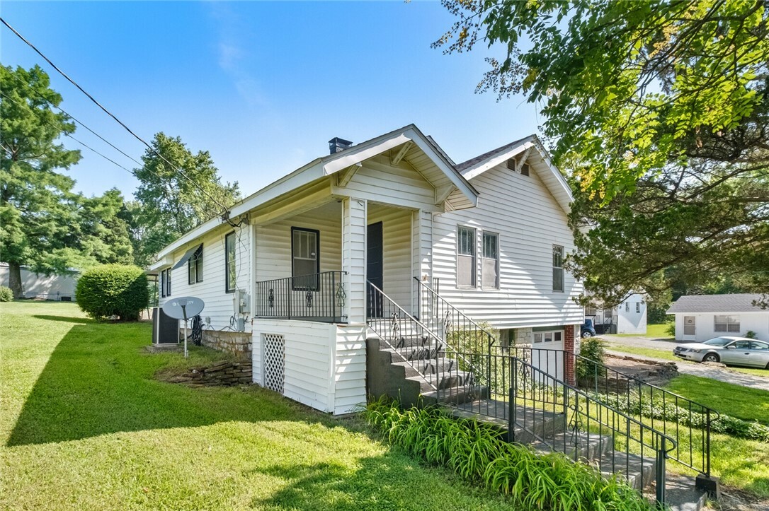 Property Photo:  1576 Highway 62  AR 72638 