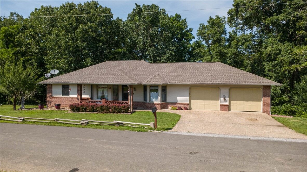 Property Photo:  5 Coatbridge Lane  AR 72715 