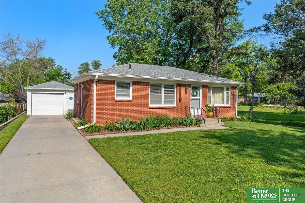 Property Photo: 2929 N 64 Street NE 68507